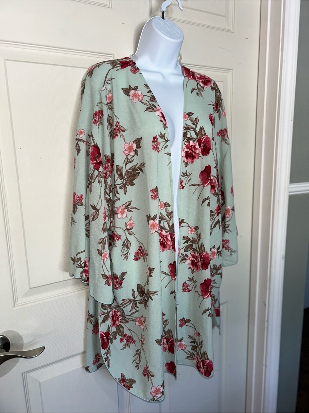 Honeyme Mint Floral Open-Front Kimono Robe with Red Blooms